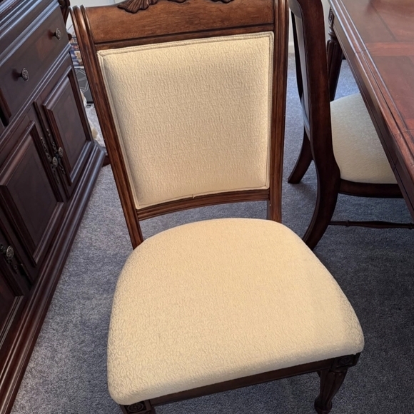 Dining Roon Table And Chair Set - Picture 3 of 5